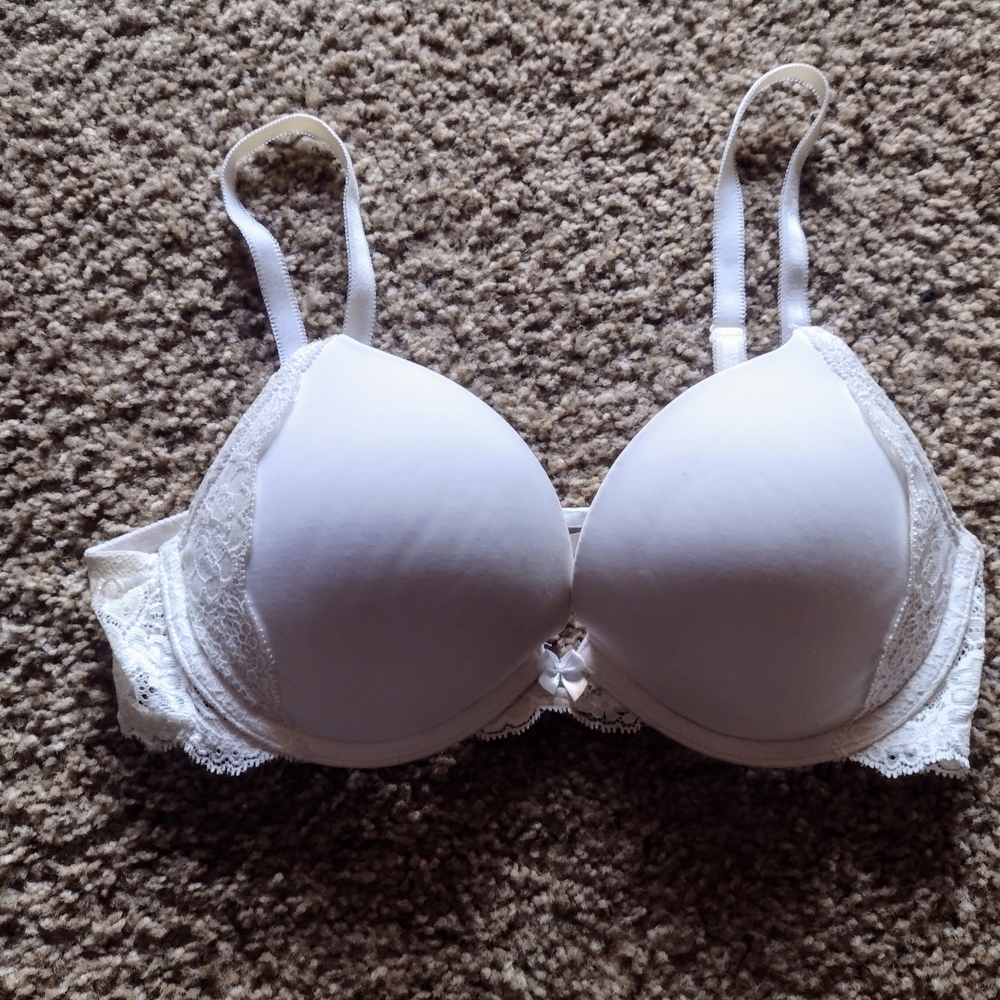 Victoria's Secret White Lace T-Shirt Bra